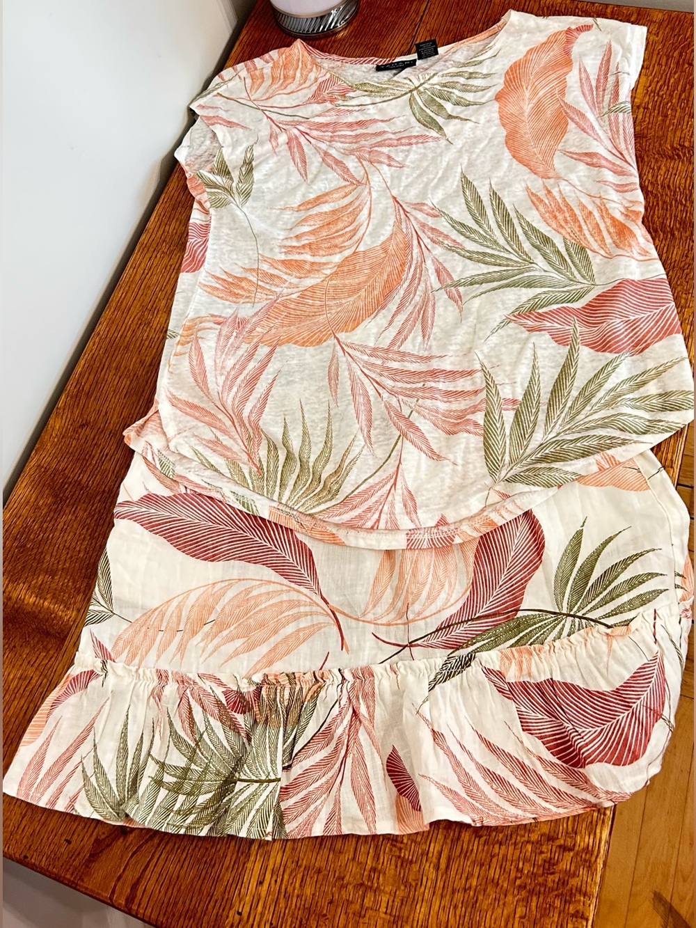 NWOT TAHARI 100% LINEN SHIRT/SKIRT SET